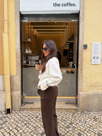 Vaqueros de mezclilla marrón de pierna ancha con detalles tachonados