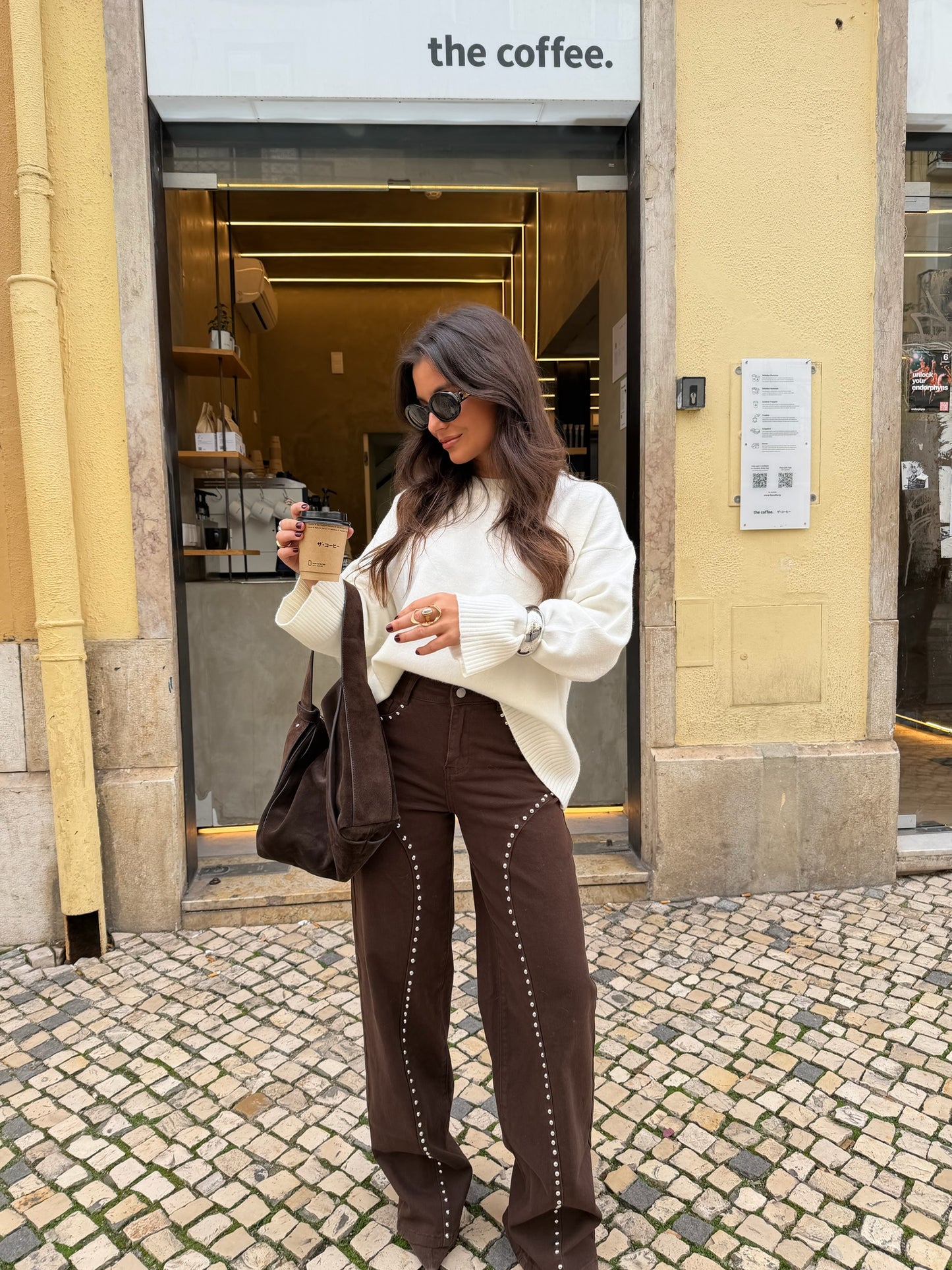 Vaqueros de mezclilla marrón de pierna ancha con detalles tachonados