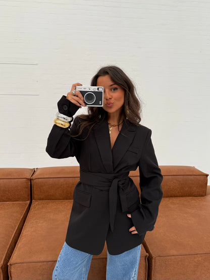Must-have Belted Blazer in Black