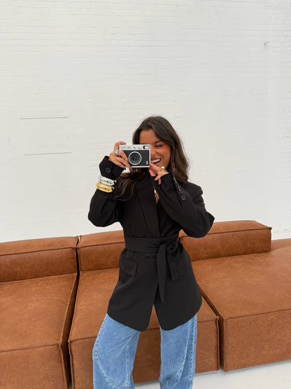 Must-have Belted Blazer in Black