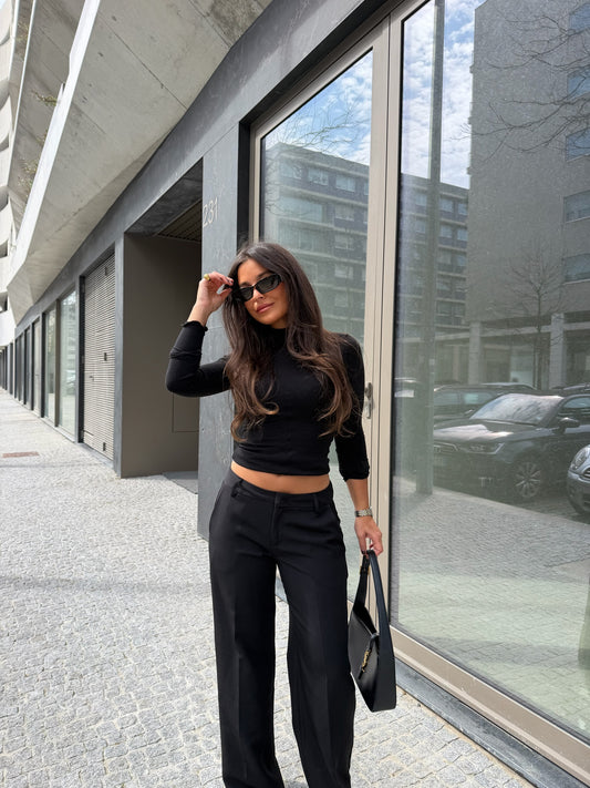 Carolyn Low-Waisted Pants in Black